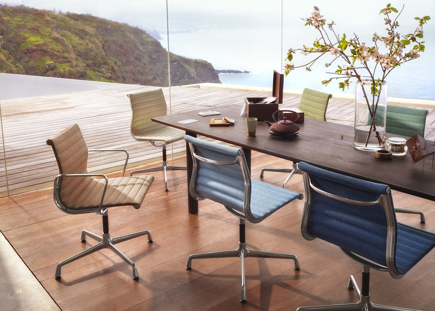 Aluminium Chair EA 104 / EA104 Stuhl Vitra