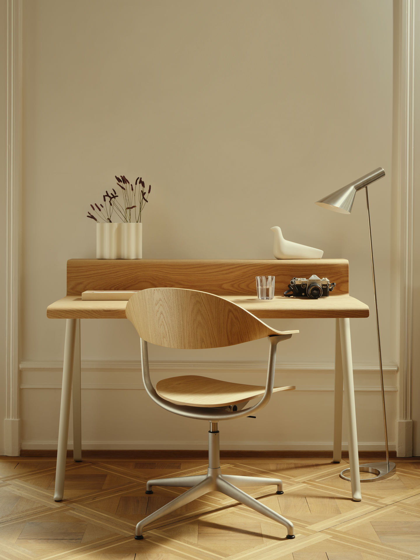 Mynt Rücken und Sitz Plywood Bürodrehstuhl Vitra