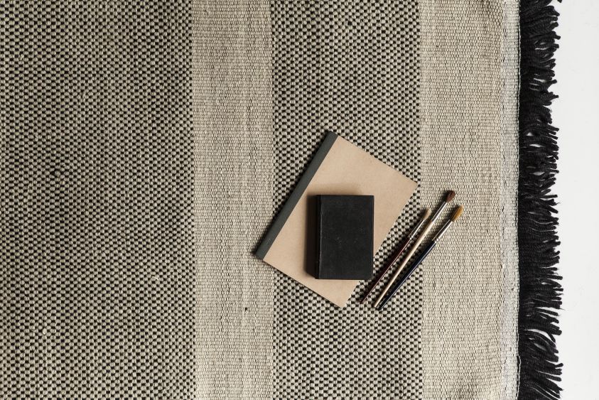 Tres Stripes Teppich schwarz 80x240cm Nanimarquina