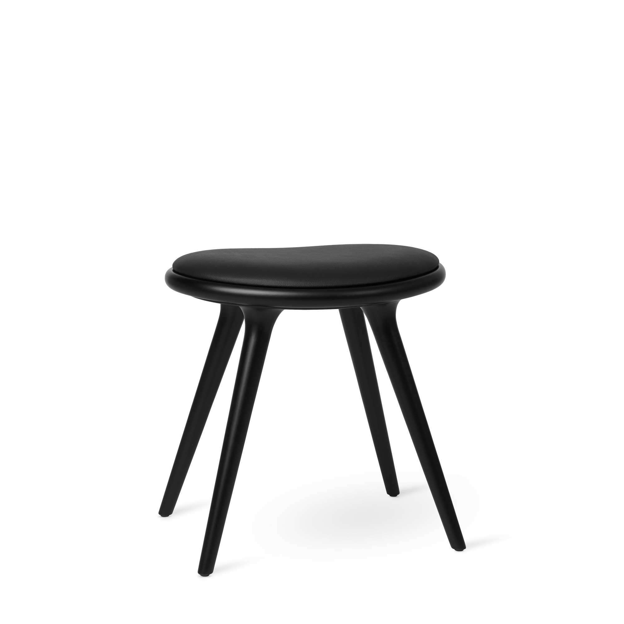 Schwarzer Low Stool Hocker aus Buche mit drei Beinen und Sitzfläche aus Marter.