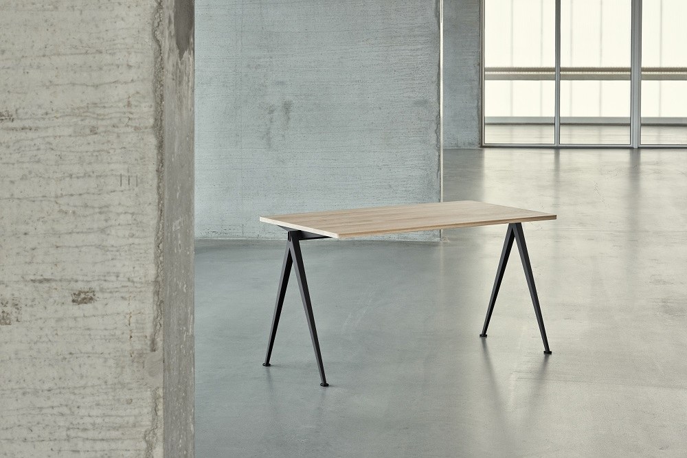 Pyramid Table 01 Tisch / Sekretär Hay