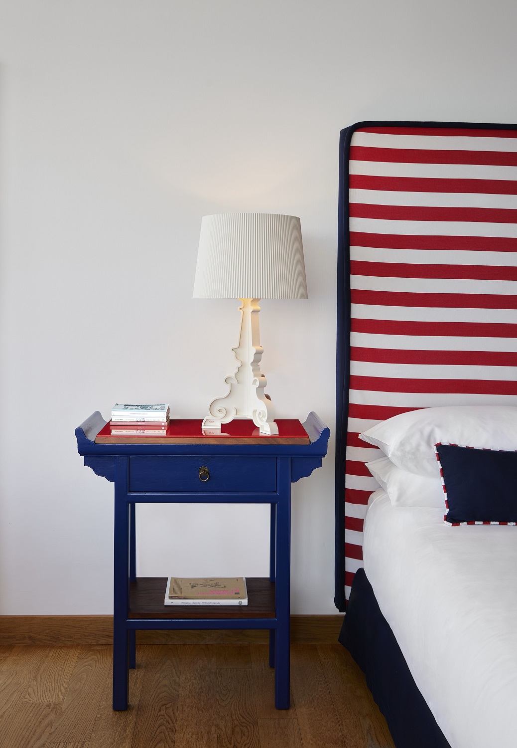 Bourgie Tischleuchte weiß-gold Kartell