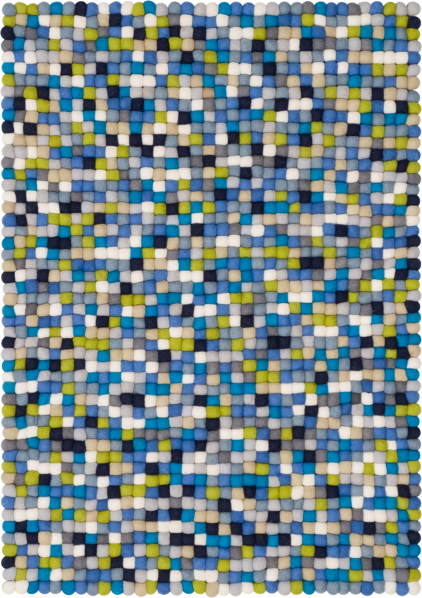 Myfelt Fritz Filzkugel Teppich 120x170 cm mit blau-grünen Filzkugeln, handgefertigt und nachhaltig.