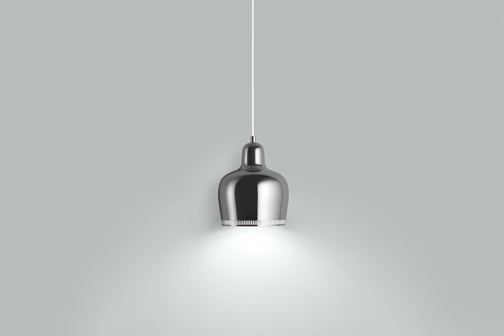 A330S Golden Bell Pendelleuchte in Chrom-Weiss: Elegante Hängelampe für stilvolle Beleuchtung im Wohnraum.