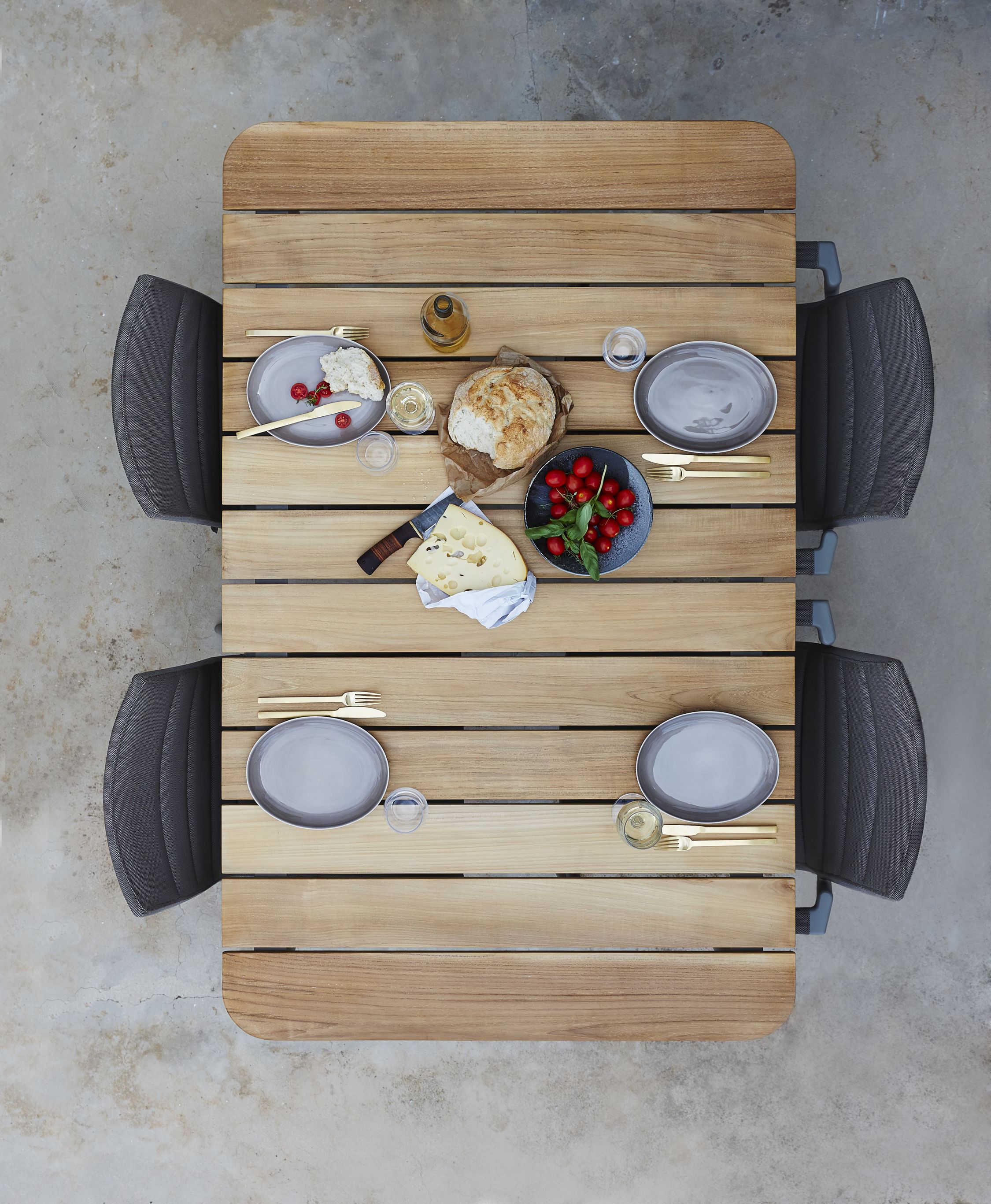 Core Outdoor Stuhl AirTouch mit Armlehnen Taupe Cane-Line EINZELSTÜCK