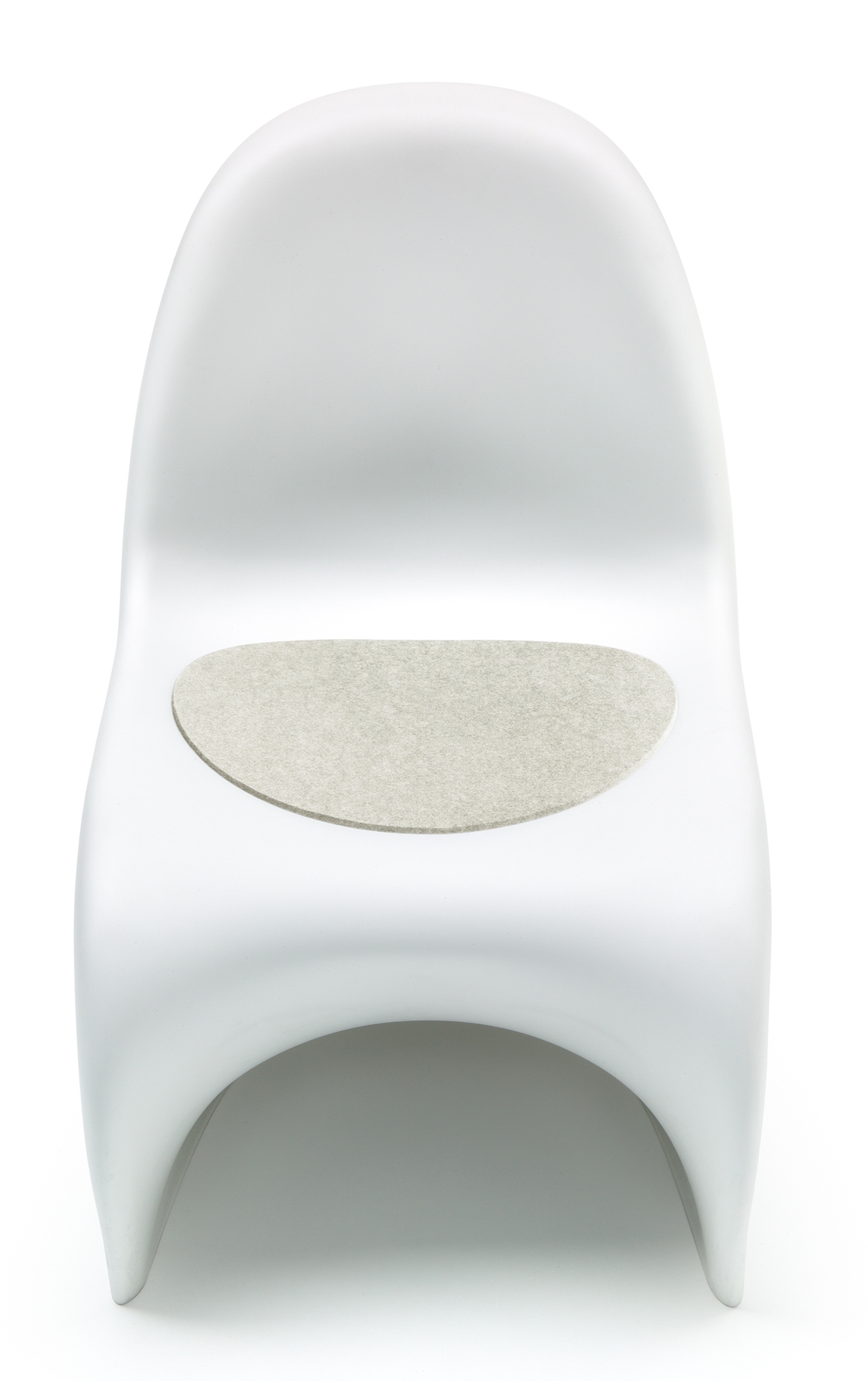 Weiße Panton Chair mit grauer Filz Sitzauflage von Hey Sign im Marmor Design.