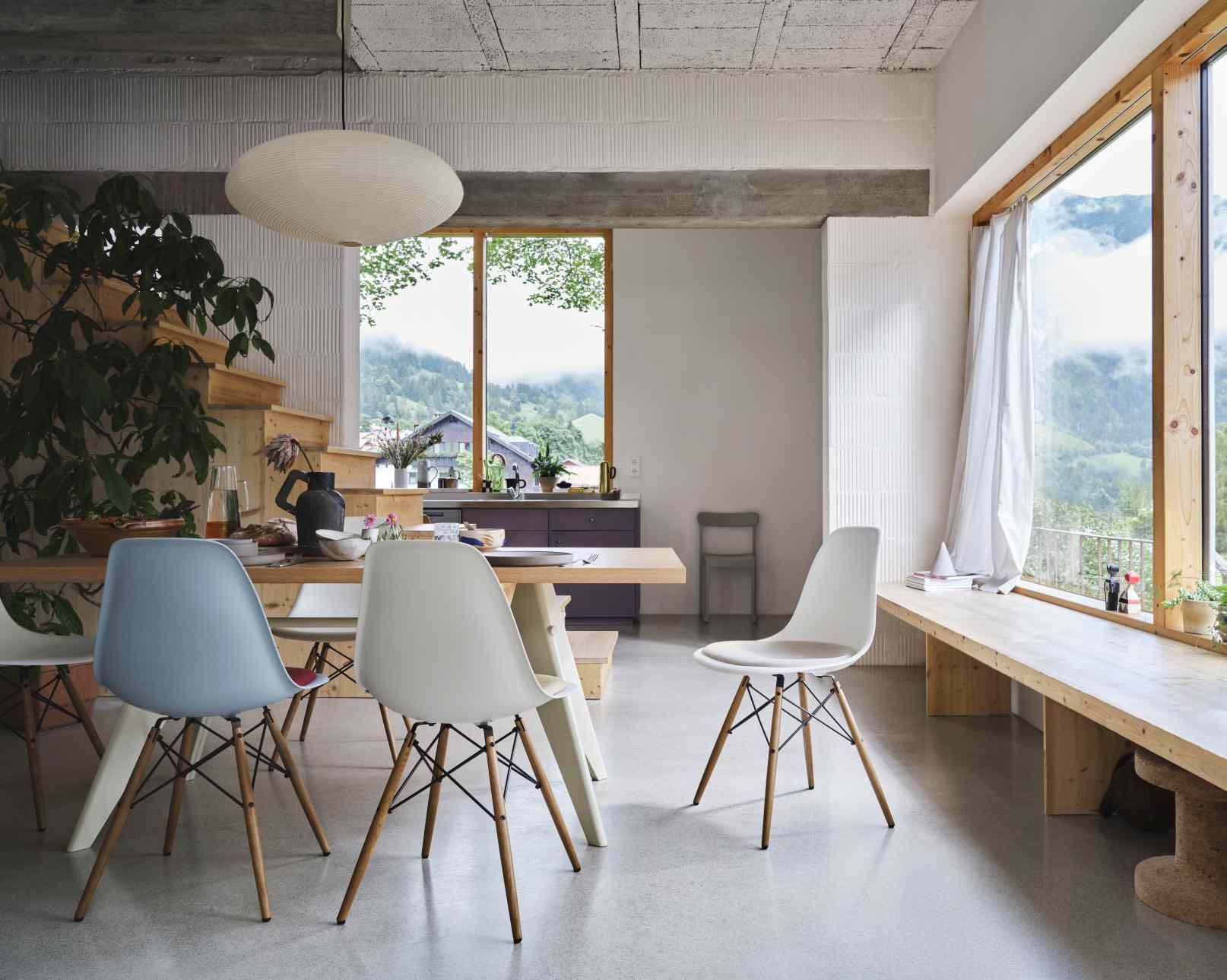 Eames Fiberglass Chair DSW Stuhl mit Sitzpolster Vitra