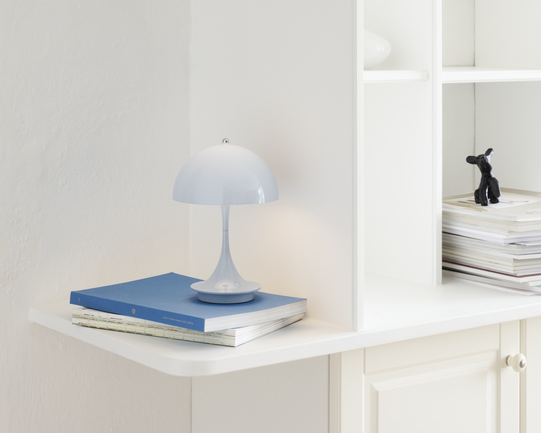 Panthella 160 Portable Akku LED-Tischleuchte Indoor/Outdoor Louis Poulsen Opal Pale blau EINZELSTÜCK