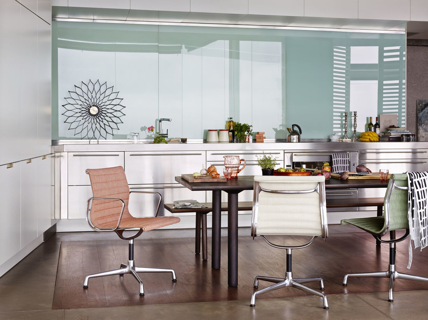 Aluminium Chair EA 104 / EA104 Stuhl Vitra