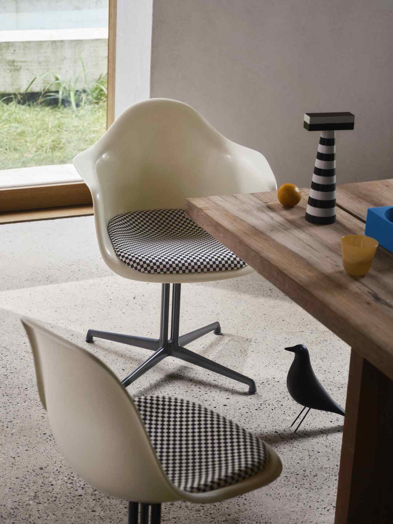 Eames House Bird Skulptur Esche schwarz Vitra NEUE VERSION