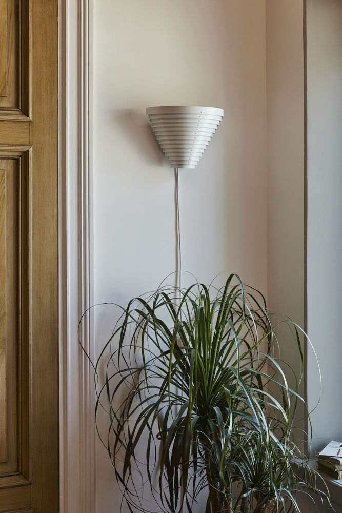 A910 Wandleuchte Artek