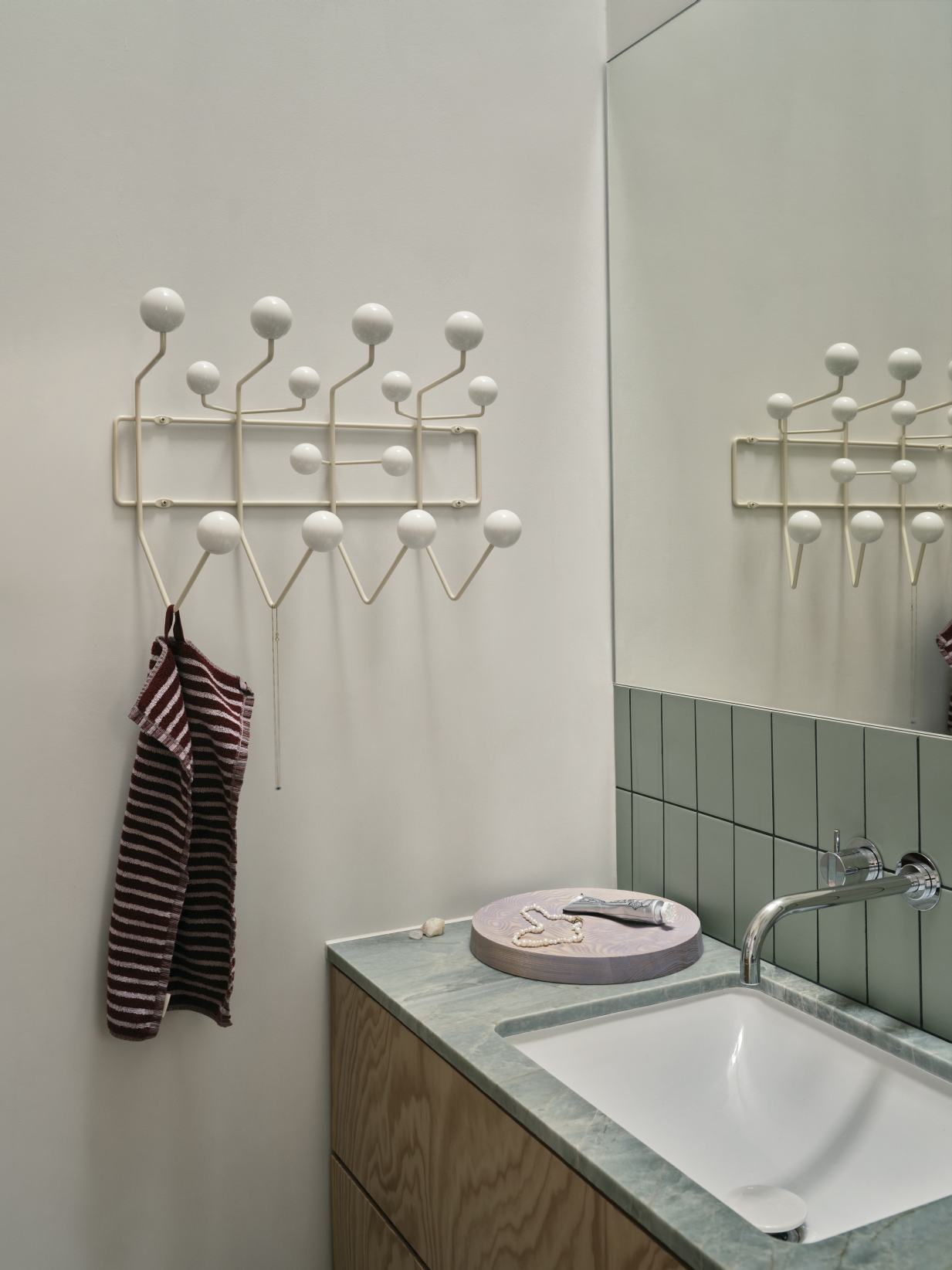 Eames Hang it all Garderobe Warmweiss Vitra NEUE VERSION 