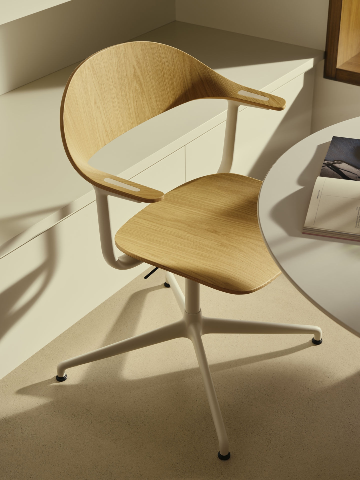 Mynt Rücken und Sitz Plywood Bürodrehstuhl Vitra