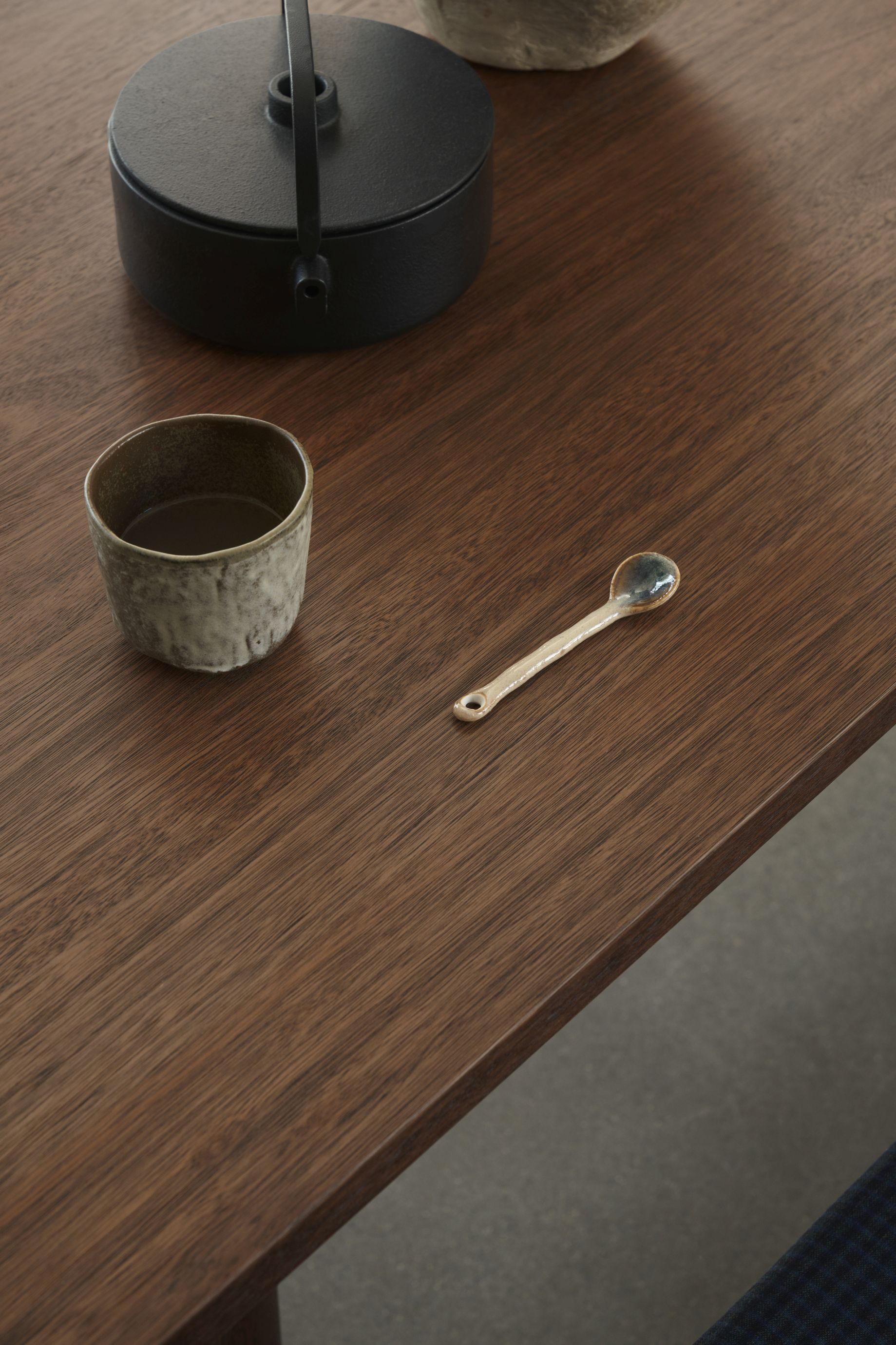 Asserbo Series Tisch dunkel geölter Eukalyptus Carl Hansen & Søn