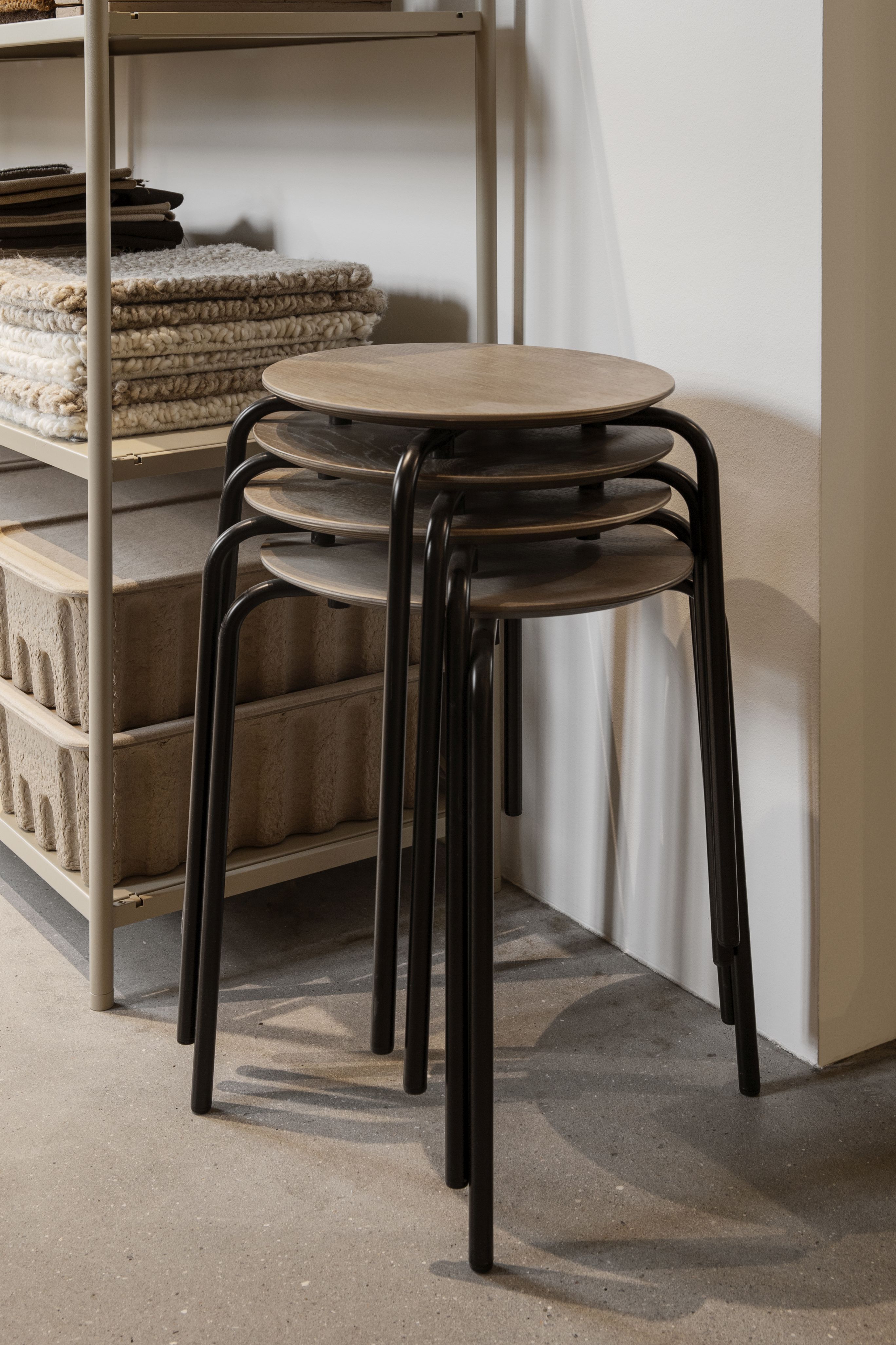 Herman Hocker schwarzes Gestell Ferm Living