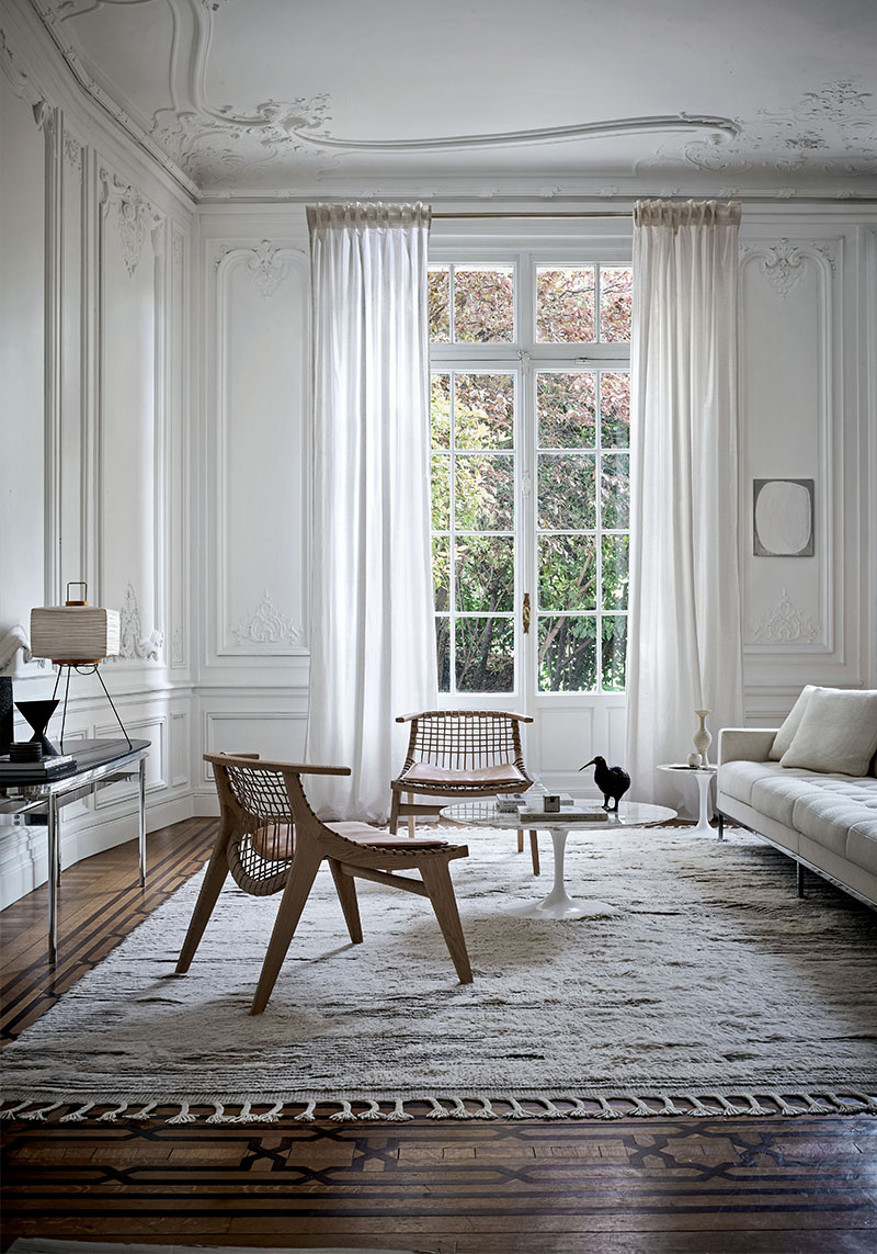 Klismos Sessel mit Holzrückenlehne und Filzgleiter Knoll International