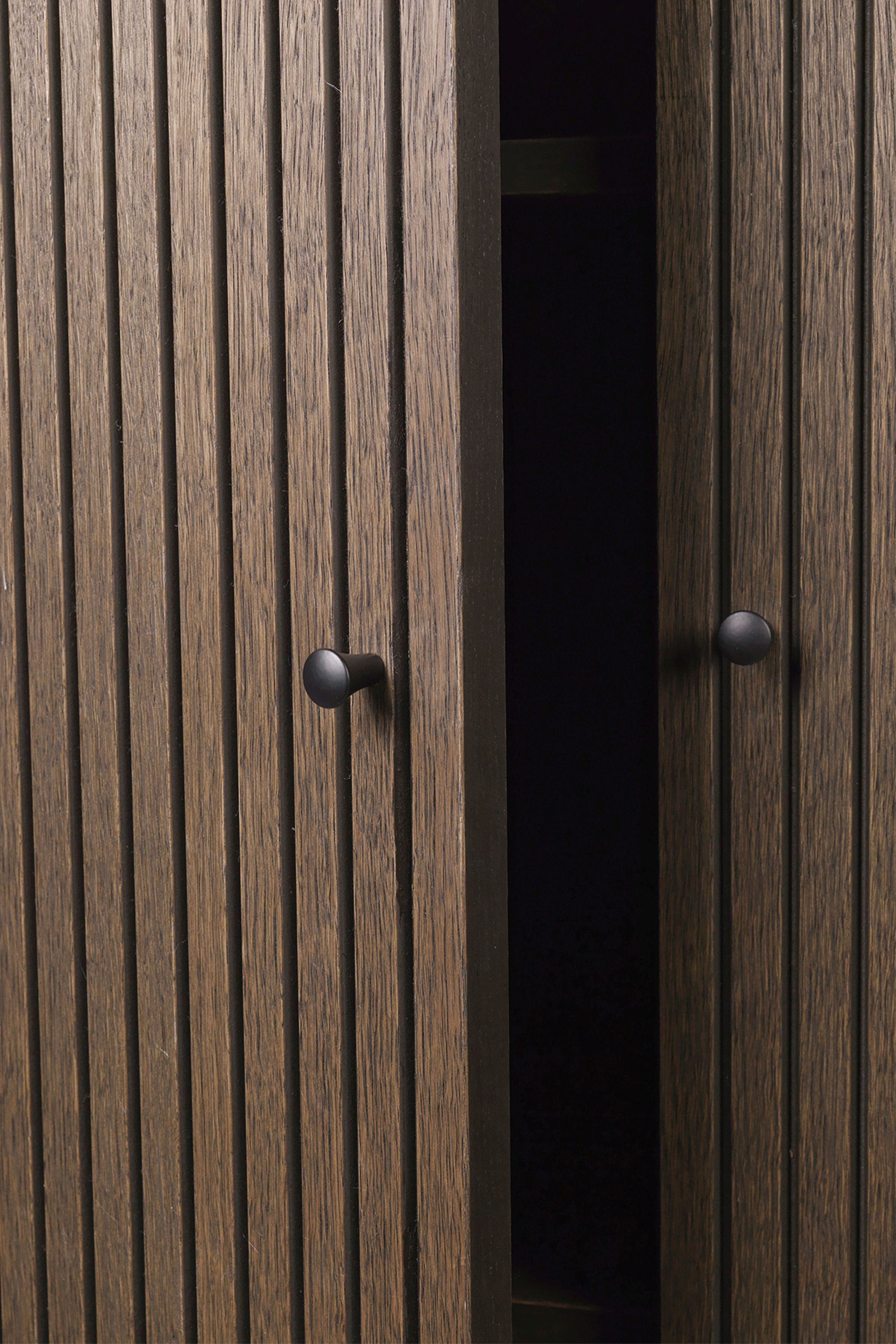 Sill Schrank niedrig dunkel gebeizte Eiche Ferm Living