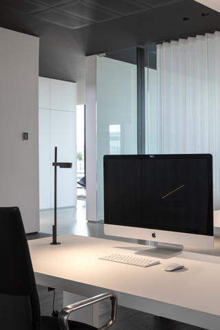 Kido Desk Tischaufbauleuchte fixe Befestigung Ø 51 mm Belux 
