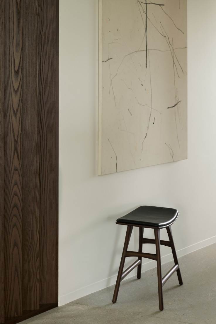 Osso Stool Hocker mit Sitzpolster Leder Schwarz Ethnicraft