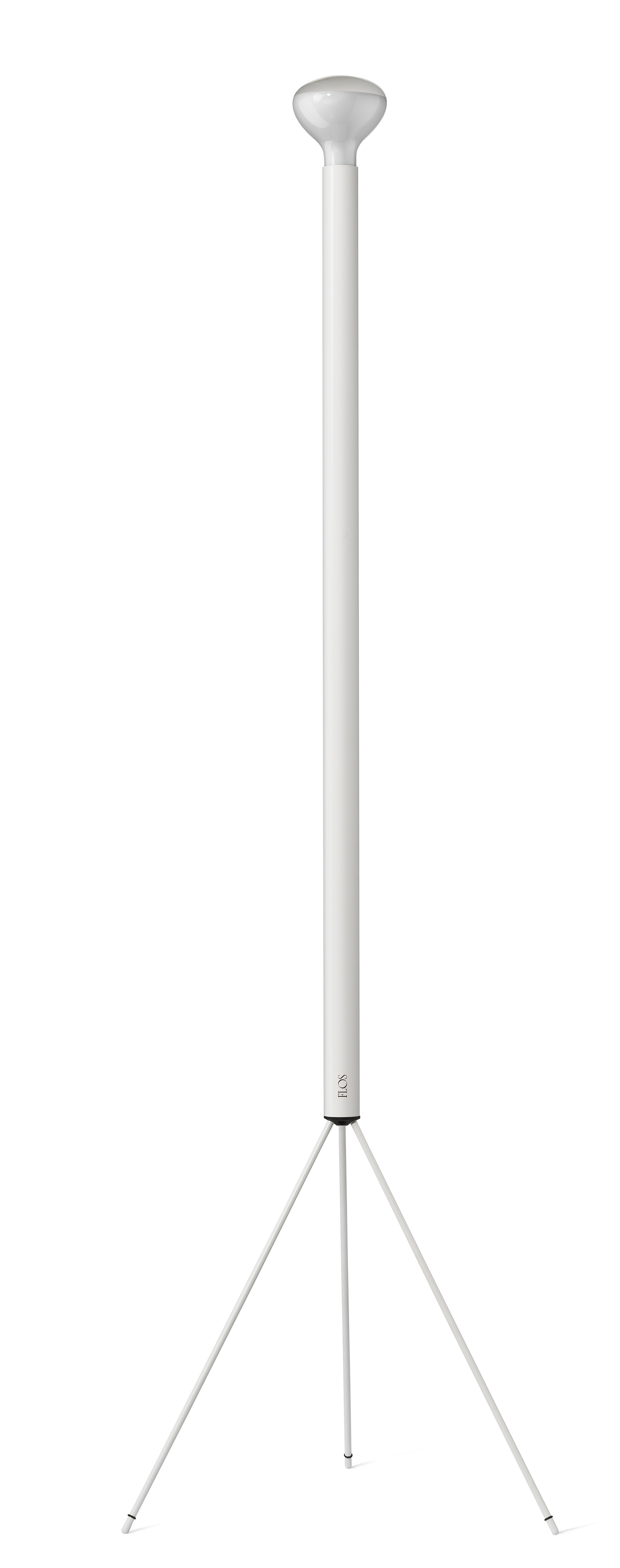 Weisse Flos Stehleuchte Luminator mit schlankem Design und dreibeinigem Fuss für moderne Beleuchtung.