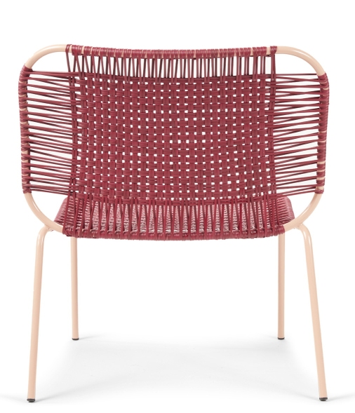 Rückansicht des Cielo Lounge Stuhls in Rot und Pink Sand für den Außenbereich.