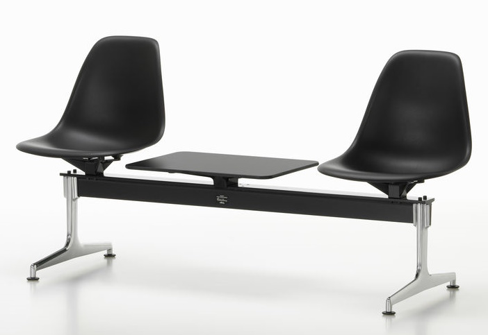 Eames Plastic Side Chair RE auf Traverse Vitra 