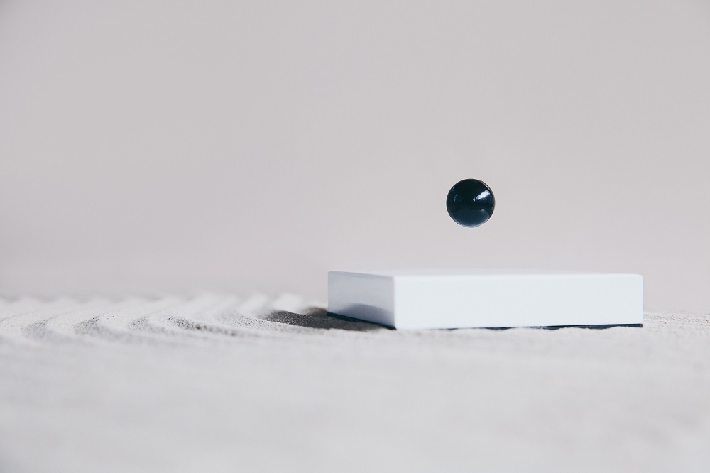 Flyte Buda Ball Accessoire Basis weiß / Kugel schwarz Klein & More EINZELSTÜCK