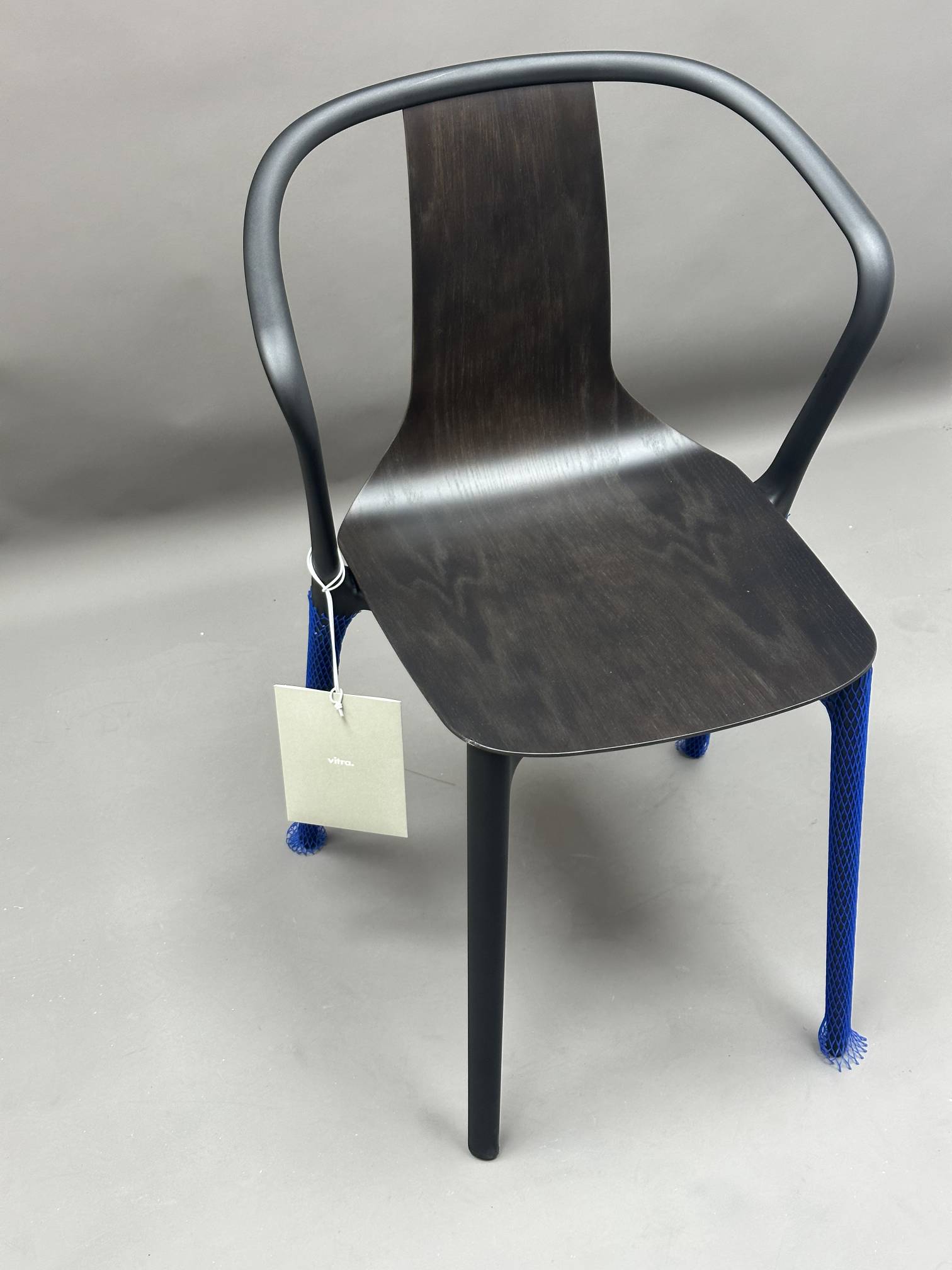 Belleville Armchair Wood Stuhl GESTELL TIEFSCHWARZ / SITZSCHALE EICHE DUNKEL Vitra MÄNGELEXEMPLAR