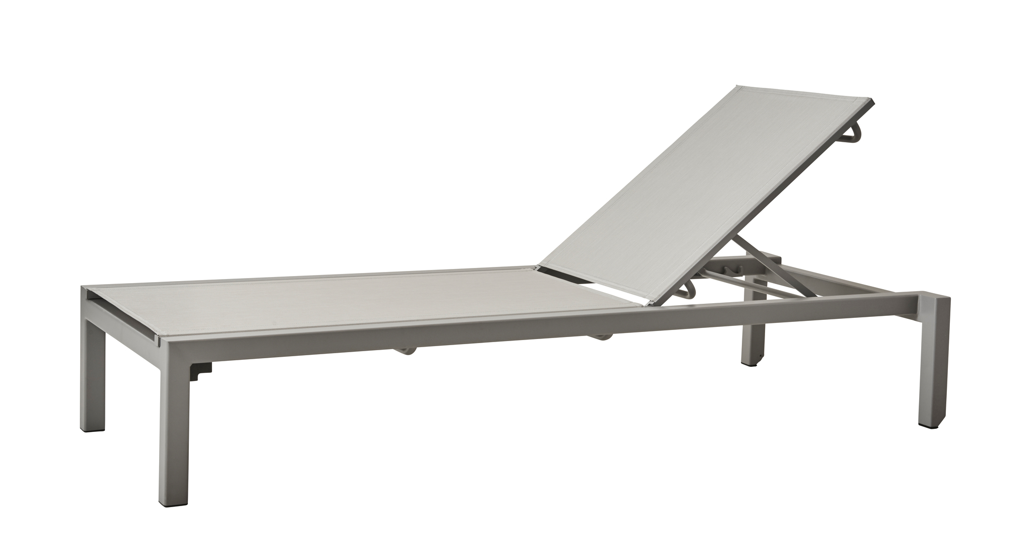 Helle, stapelbare Cane-Line Relax Sonnenliege für den Outdoor-Bereich. Bequeme Liege mit verstellbarer Rückenlehne.