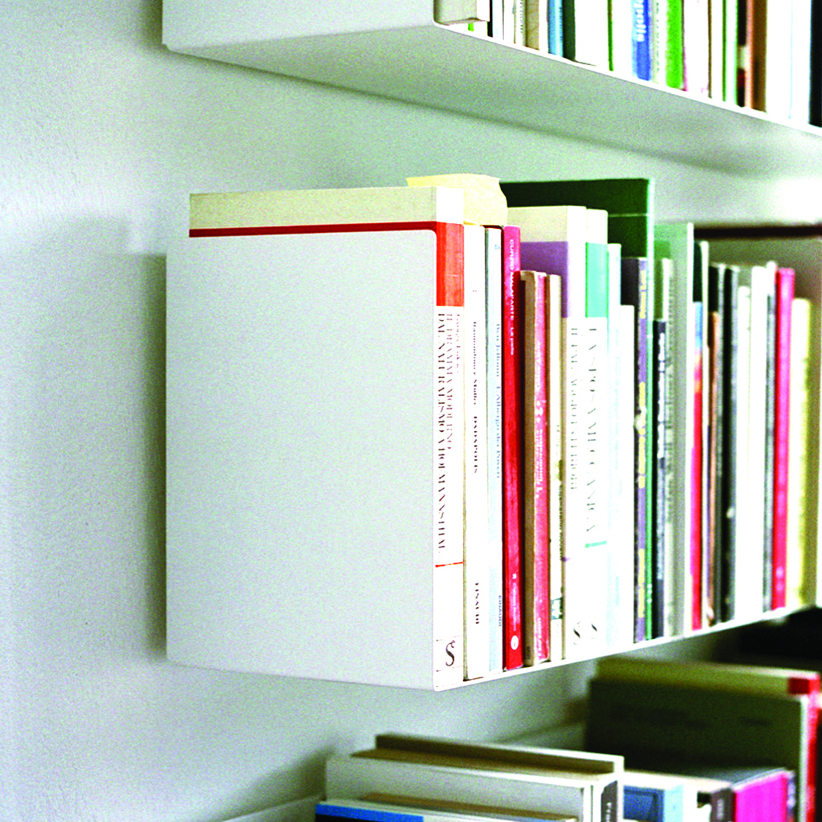 Taschenbuchregal a Linea1 by Müller Möbelwerkstätten