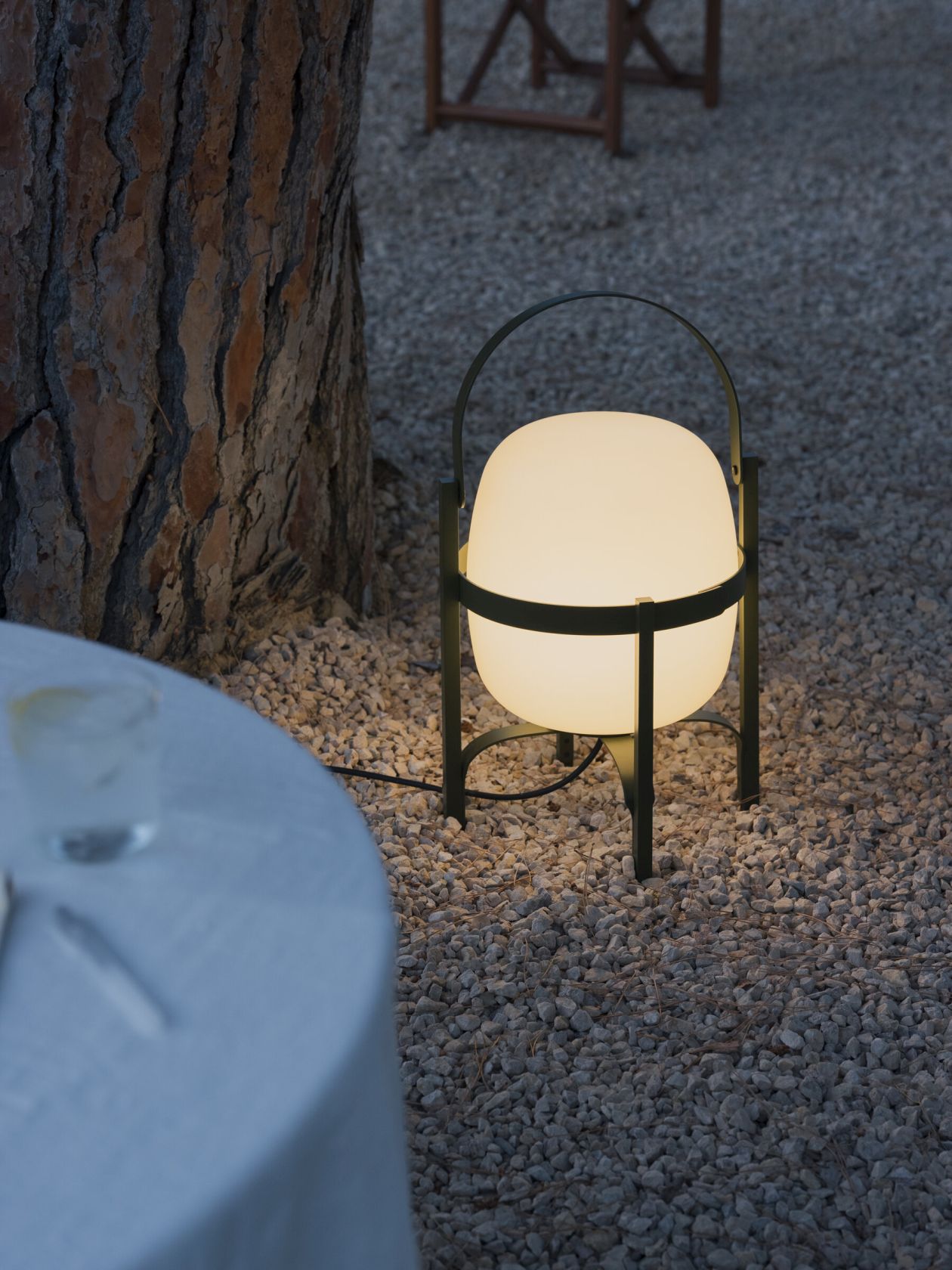 Cesta Exterior Tischleuchte Outdoor English Green Santa & Cole