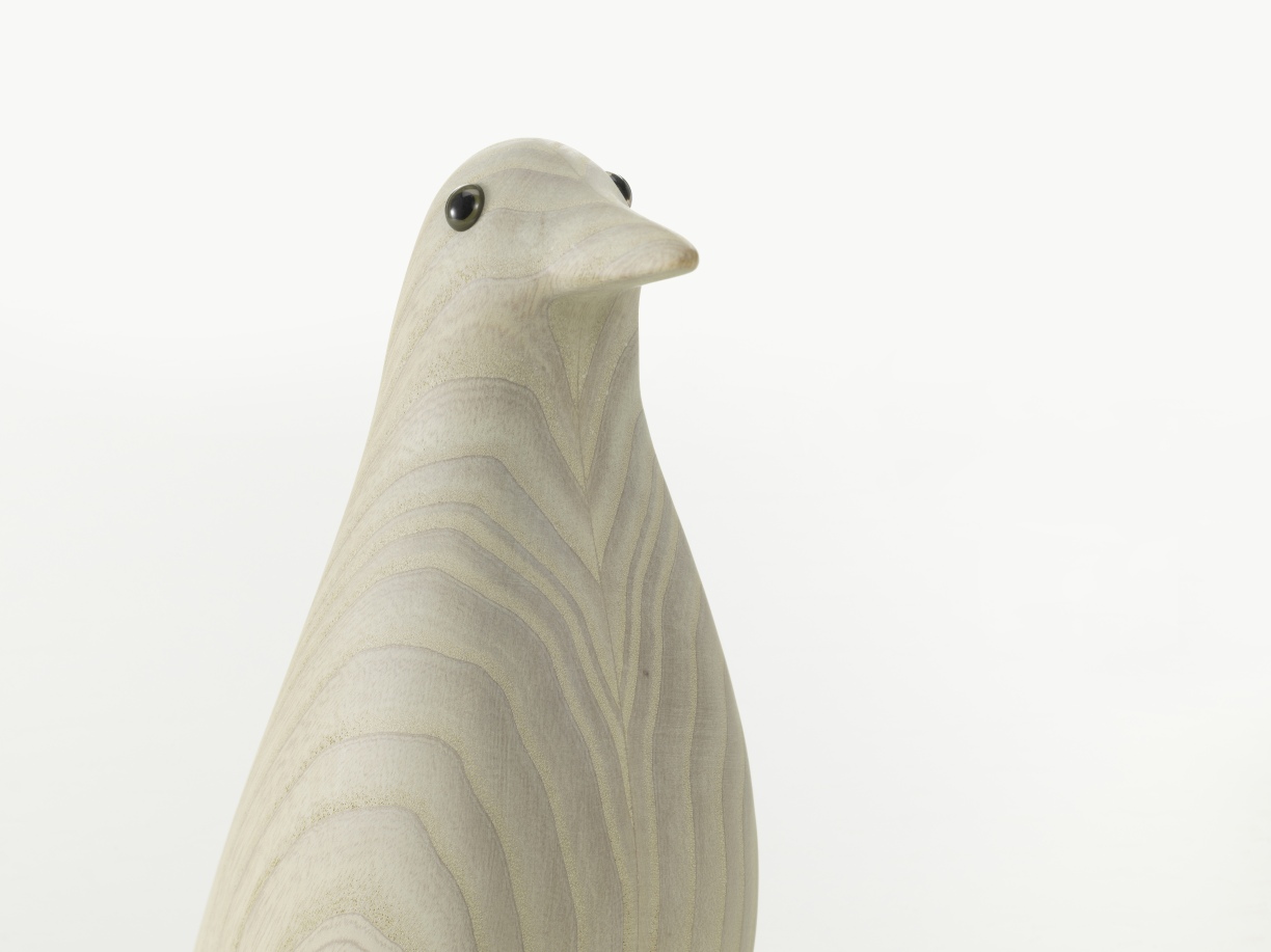 Eames House Bird Skulptur Esche weiß geölt Vitra Neue Version