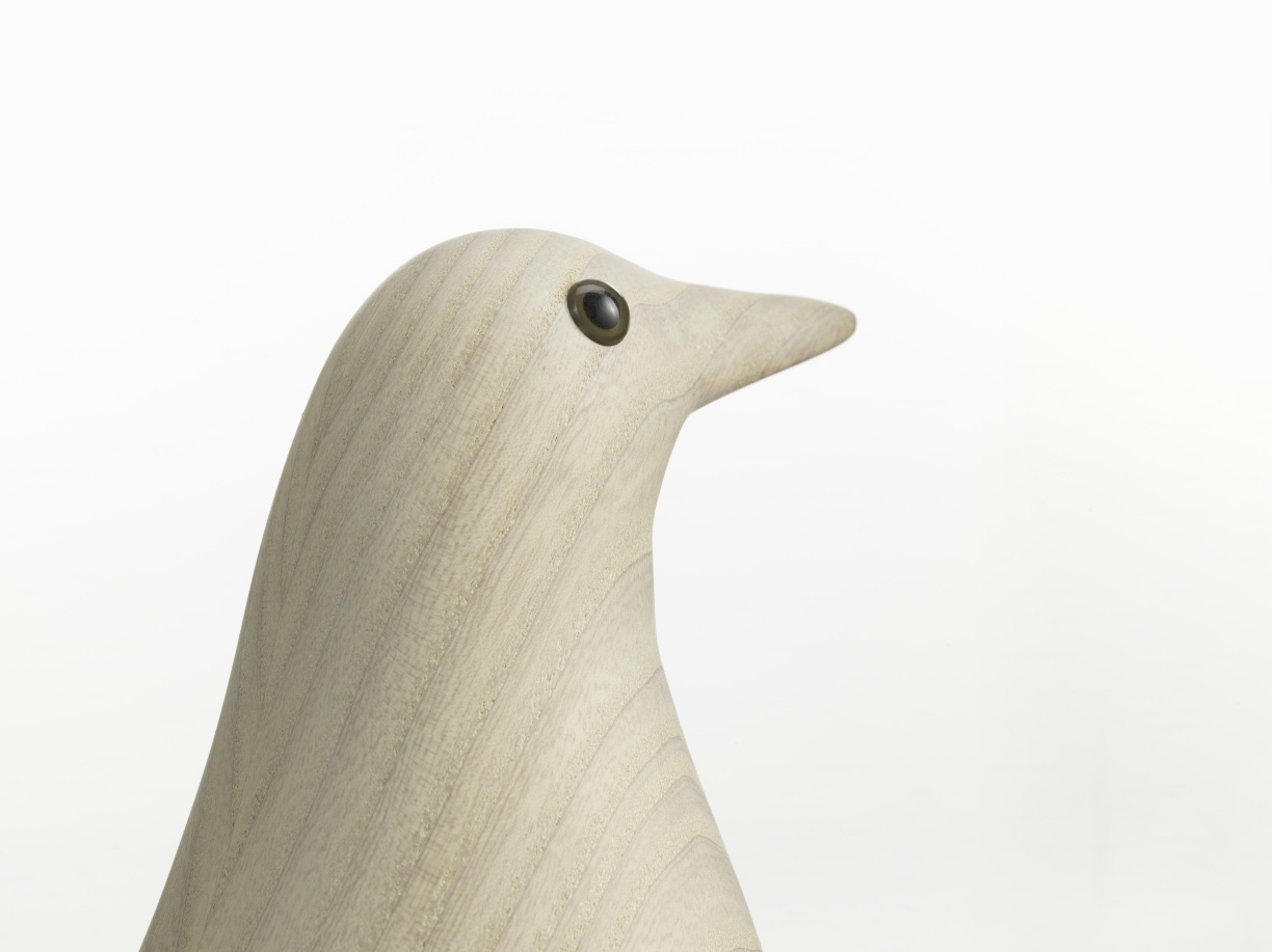 Eames House Bird Skulptur Esche weiß geölt Vitra Neue Version