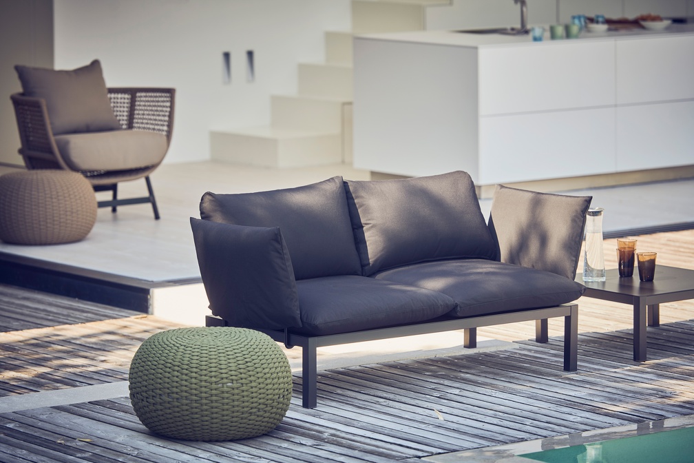 Fiam Domino Outdoor Sofa 2-Sitzer mit Armlehnen und Kissen Jan Kurtz