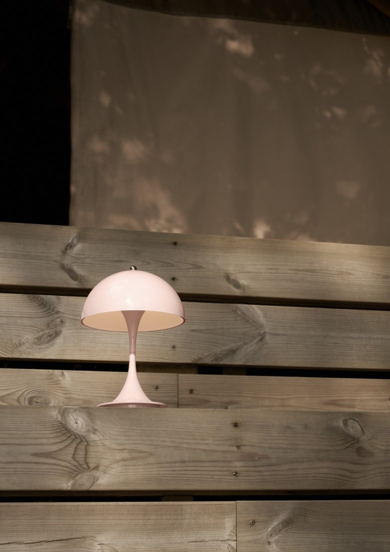 Panthella 160 Portable Akku LED-Tischleuchte Indoor/Outdoor Louis Poulsen Opal Pale rosa EINZELSTÜCK