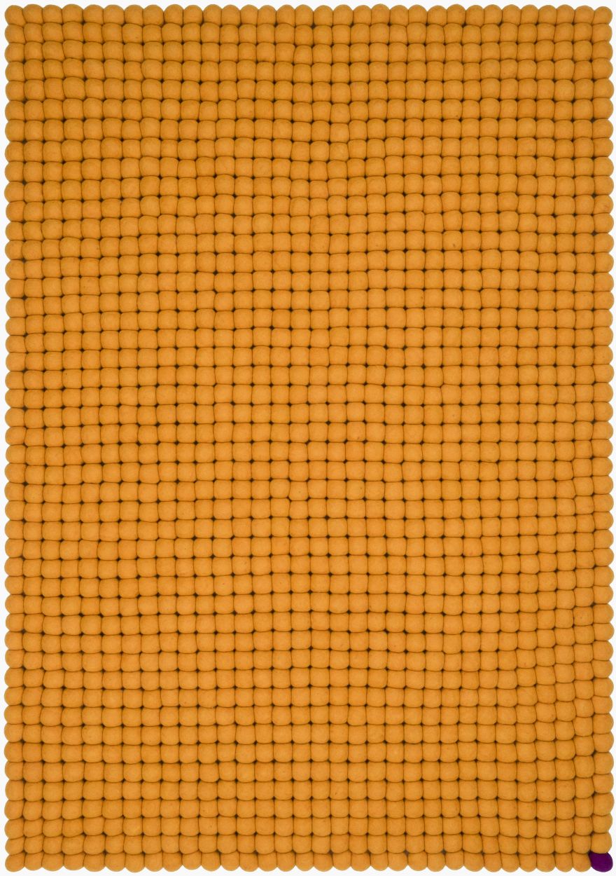 Rechteckiger Filzteppich in Ockergelb, 180x260 cm, aus Filzkugeln. Myfelt Teppich für Wohnzimmer und Schlafzimmer.