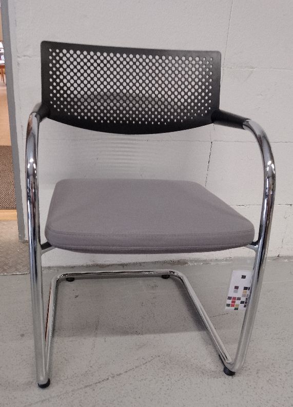 Visavis 2 Freischwinger Vitra AUSSTELLUNGSSTÜCK / GEBRAUCHTMÖBEL