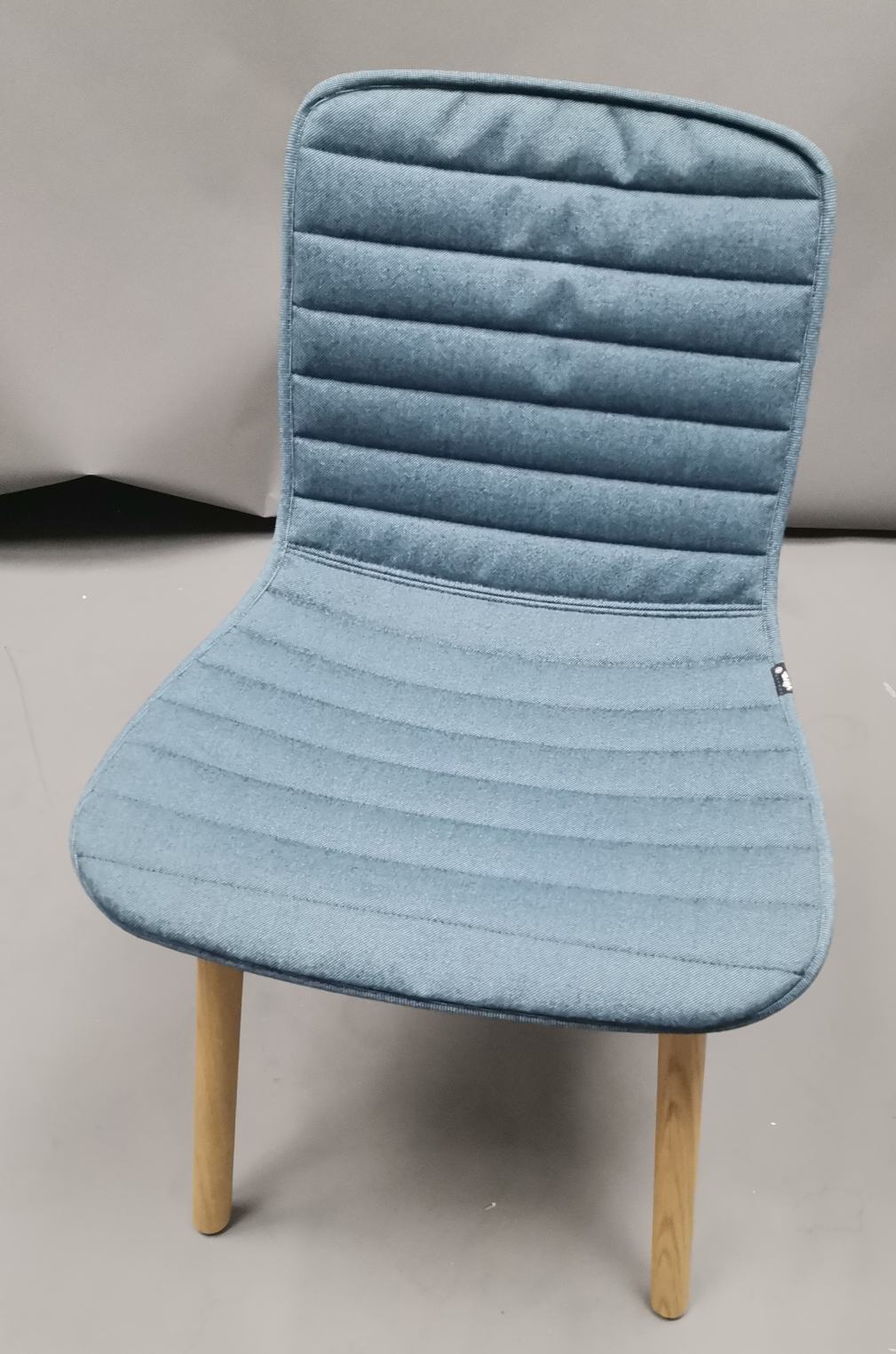 Hal Wood Vollgepolstert EICHE NATUR / SITZÜBERZUG PLANO NERO/EISBLAU Vitra AUSSTELLUNGSSTÜCK