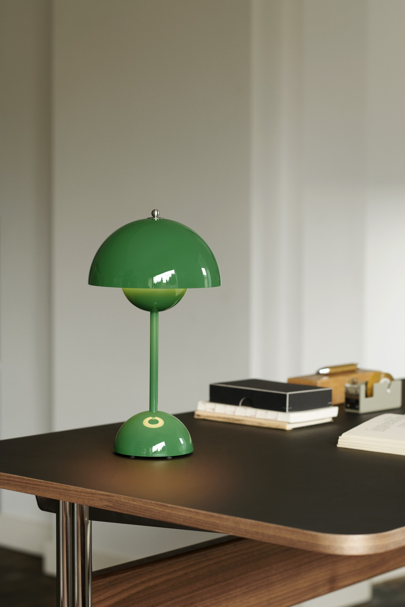 Flowerpot VP9 Portable Akkuleuchte / Tischleuchte mit USB AndTradition Signal grün