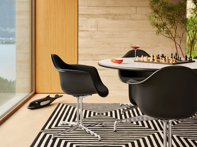 Eames House Whale Skulptur Esche Vitra NEUE VERSION