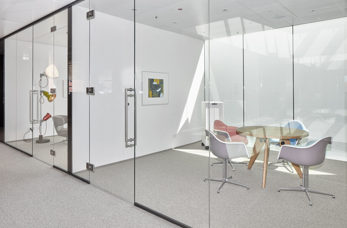Eames Plastic Arm Chair DAL mit Sitzpolster Vitra