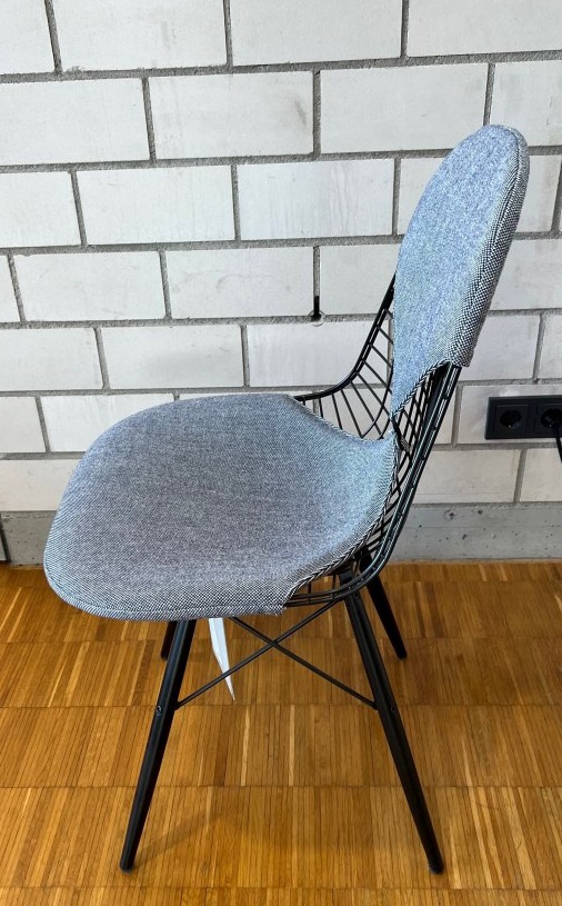 DKW-2 Wire Chair Stuhl mit Sitz und Rückenpolster HOPSAK DUNKELBLAU / ELFENBEIN Vitra AUSSTELLUNGSSTÜCK
