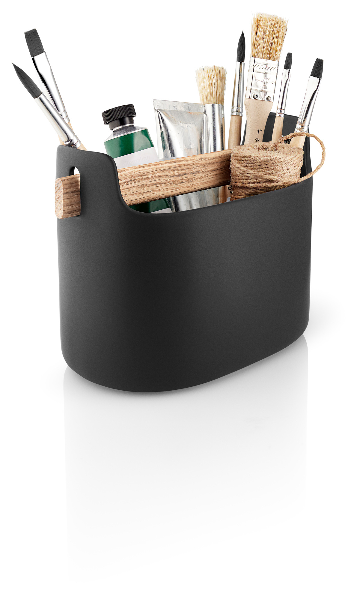 Schwarze Eva Solo Toolbox mit Malutensilien wie Pinsel, Farbe und Garn, ideal zur Aufbewahrung.