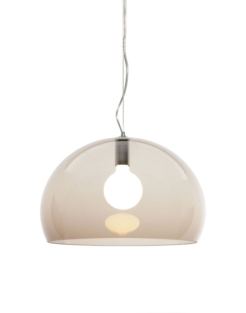 Fly Pendelleuchte in Cola-Farbe von Kartell: Moderne Hängelampe mit transparentem, glockenförmigem Lampenschirm.