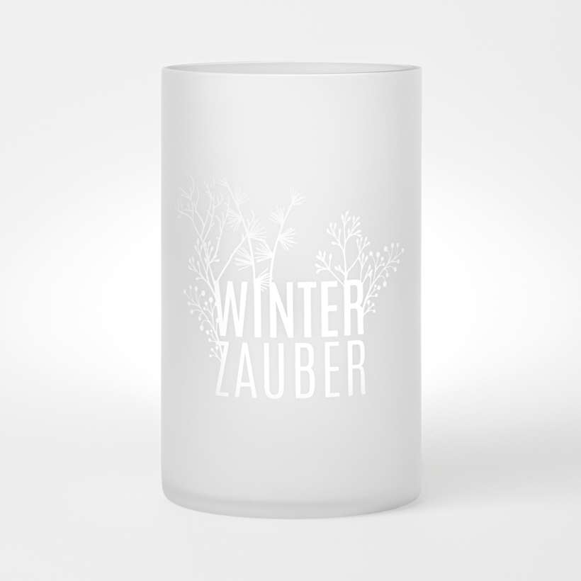 Mattweißes Windlicht "Winterzauber" von Räder mit filigranem, weißem Pflanzenmuster und Schriftzug für stimmungsvolle Winterabende.
