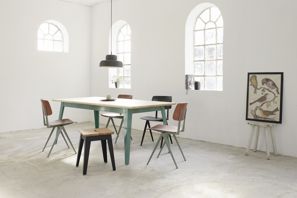 6Grad Hocker Jan Cray Rotorange-Bauholz recycelt
