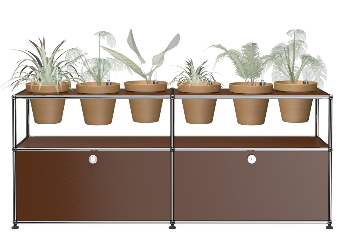 Braun USM Haller Sideboard mit Pflanzenwelten-Konfiguration, modulare Aufbewahrung und Zimmerpflanzen für stilvolles Wohnen.