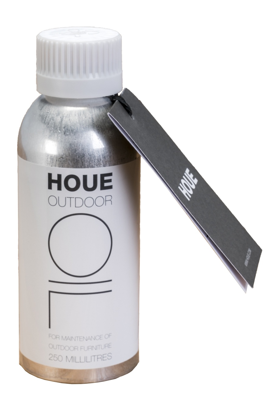 Houe Bambus Pflegeöl in silberner Flasche mit Etikett für Gartenmöbel.