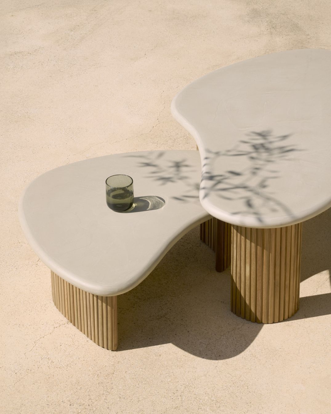 Boomerang Outdoor Couchtisch Beton/Teak Ethnicraft