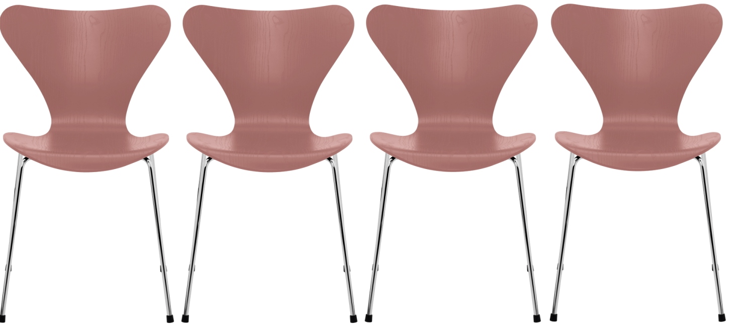 Bild von vier Siebener Stühlen in Esche Wild Rose mit Chromgestell. Designklassiker von Fritz Hansen.